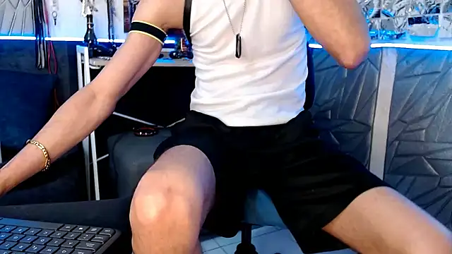 Mensecret69 online show from February 4, 7:11 pm