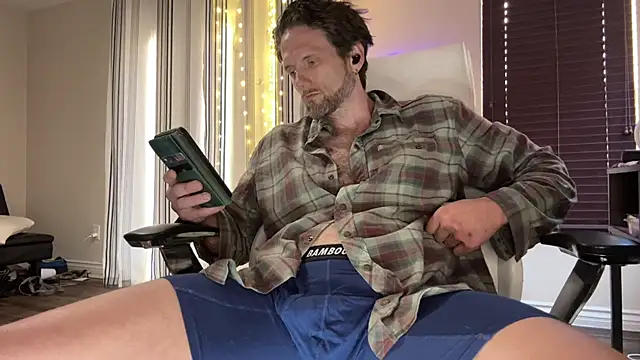 Snapshot of alexmannd chatting on October 20, 3:49 pm alexmannd online show from October 20, 3:49 pm