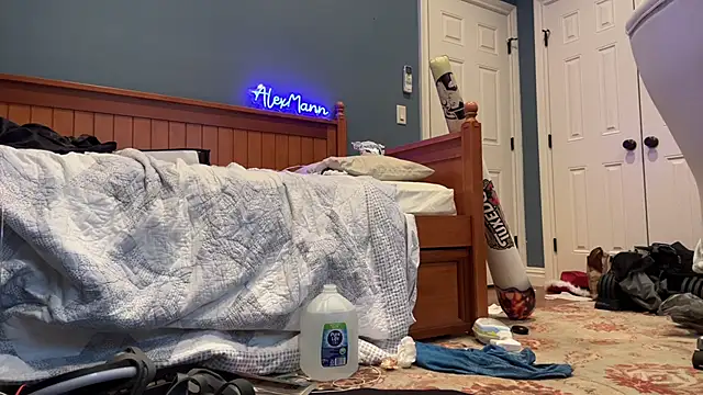 Snapshot of alexmannd chatting on March 6, 1:03 pm alexmannd online show from March 6, 1:03 pm