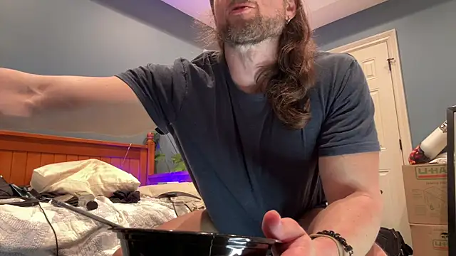 Snapshot of alexmannd chatting on February 22, 3:34 am alexmannd online show from February 22, 3:34 am