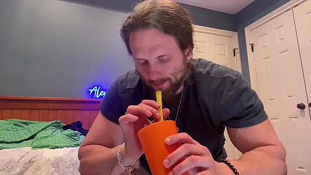 Snapshot of alexmannd chatting on December 19, 1:50 am alexmannd online show from December 19, 1:50 am