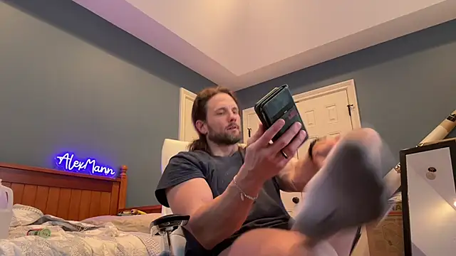 Snapshot of alexmannd chatting on February 23, 5:25 pm alexmannd online show from February 23, 5:25 pm