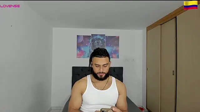 Snapshot of Louis_marley__ chatting on December 15, 11:20 pm Louis marley   online show from December 15, 11:20 pm