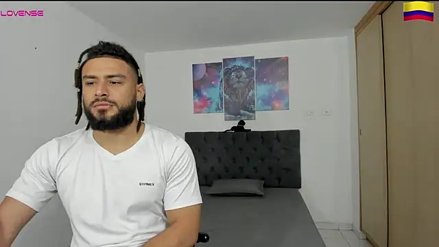 Snapshot of Louis_marley__ chatting on December 28, 11:48 pm Louis marley   online show from December 28, 11:48 pm