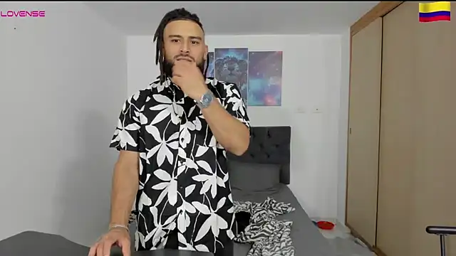 Snapshot of Louis_marley__ chatting on December 21, 1:15 am Louis marley   online show from December 21, 1:15 am