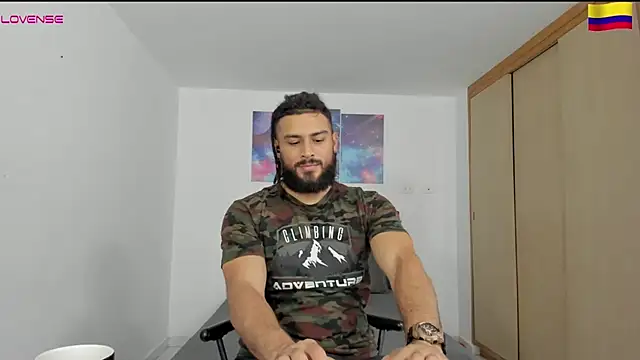 Snapshot of Louis_marley__ chatting on December 12, 10:31 pm Louis marley   online show from December 12, 10:31 pm