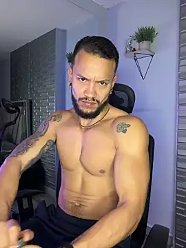 ARON TAYLER01 online show from December 19, 10:34 am