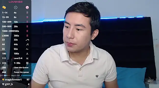 Snapshot of andrewmhilton_ chatting on February 26, 5:17 pm andrewmhilton  online show from February 26, 5:17 pm