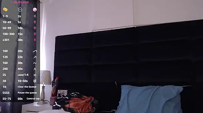 Snapshot of andrewmhilton_ chatting on March 19, 7:06 pm andrewmhilton  online show from March 19, 7:06 pm