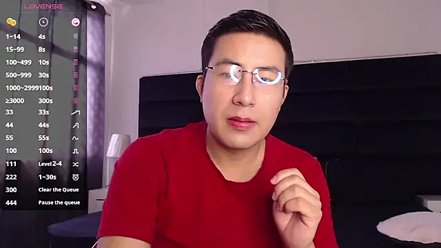 Snapshot of andrewmhilton_ chatting on February 12, 7:35 pm andrewmhilton  online show from February 12, 7:35 pm