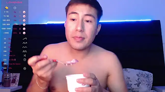 Snapshot of andrewmhilton_ chatting on December 18, 10:46 pm andrewmhilton  online show from December 18, 10:46 pm