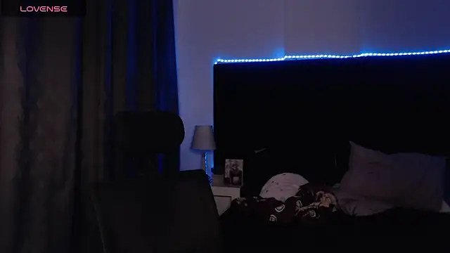 andrewmhilton  online show from March 30, 6:47 am