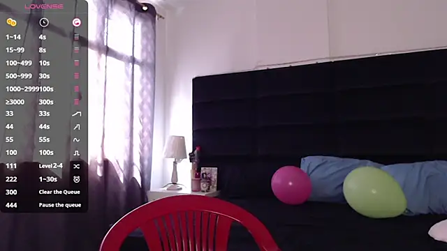 Snapshot of andrewmhilton_ chatting on February 10, 7:38 pm andrewmhilton  online show from February 10, 7:38 pm