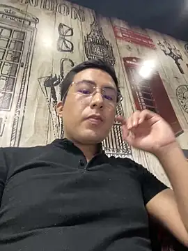 Snapshot of andrewmhilton_ chatting on January 14, 11:27 pm andrewmhilton  online show from January 14, 11:27 pm