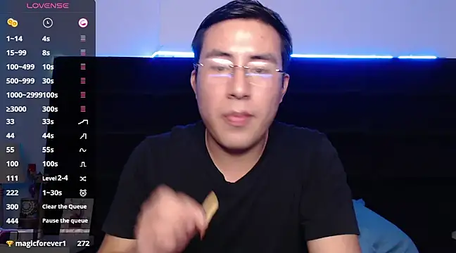 Snapshot of andrewmhilton_ chatting on January 11, 6:24 am andrewmhilton  online show from January 11, 6:24 am