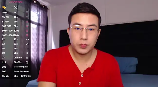 Snapshot of andrewmhilton_ chatting on March 4, 7:54 pm andrewmhilton  online show from March 4, 7:54 pm