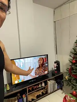 Snapshot of andrewmhilton_ chatting on December 13, 3:49 am andrewmhilton  online show from December 13, 3:49 am