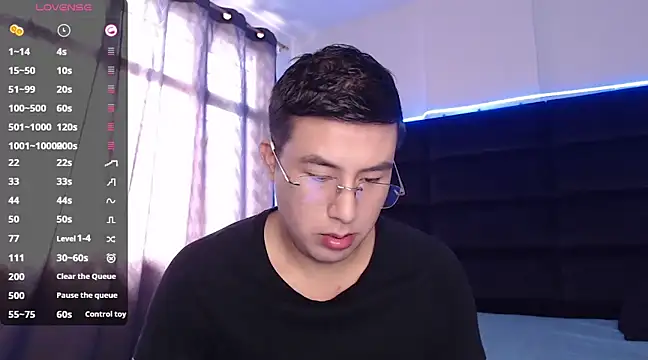 Snapshot of andrewmhilton_ chatting on March 7, 7:38 pm andrewmhilton  online show from March 7, 7:38 pm