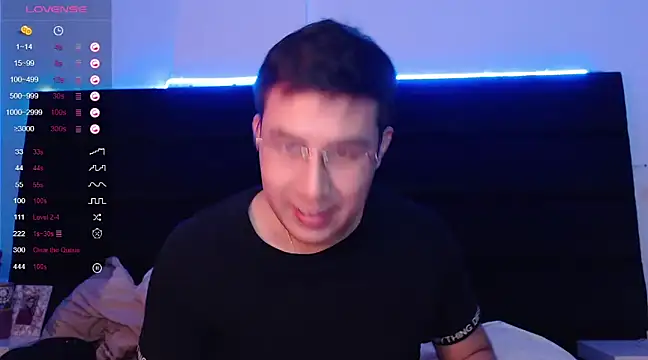 Snapshot of andrewmhilton_ chatting on December 20, 3:47 am andrewmhilton  online show from December 20, 3:47 am