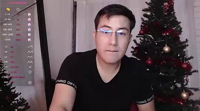 Snapshot of andrewmhilton_ chatting on December 2, 8:31 pm andrewmhilton  online show from December 2, 8:31 pm