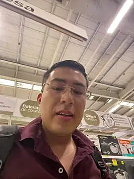 Snapshot of andrewmhilton_ chatting on January 18, 9:55 pm andrewmhilton  online show from January 18, 9:55 pm