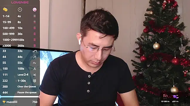 Snapshot of andrewmhilton_ chatting on December 25, 2:14 am andrewmhilton  online show from December 25, 2:14 am
