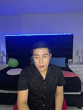 Snapshot of andrewmhilton_ chatting on February 7, 10:30 pm andrewmhilton  online show from February 7, 10:30 pm