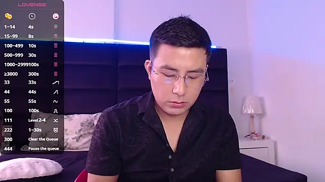 Snapshot of andrewmhilton_ chatting on January 20, 9:22 pm andrewmhilton  online show from January 20, 9:22 pm