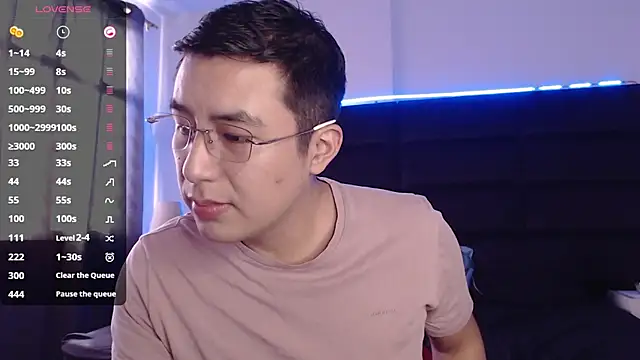 Snapshot of andrewmhilton_ chatting on February 5, 9:29 pm andrewmhilton  online show from February 5, 9:29 pm