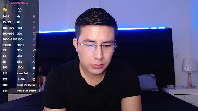 Snapshot of andrewmhilton_ chatting on January 26, 9:29 pm andrewmhilton  online show from January 26, 9:29 pm