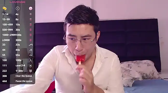 Snapshot of andrewmhilton_ chatting on January 12, 9:08 pm andrewmhilton  online show from January 12, 9:08 pm