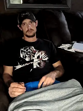 Snapshot of Midwestalpha chatting on October 27, 6:21 pm Midwestalpha online show from October 27, 6:21 pm