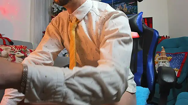 Snapshot of LiamCossio_ chatting on December 13, 12:20 am LiamCossio online show from December 13, 12:20 am