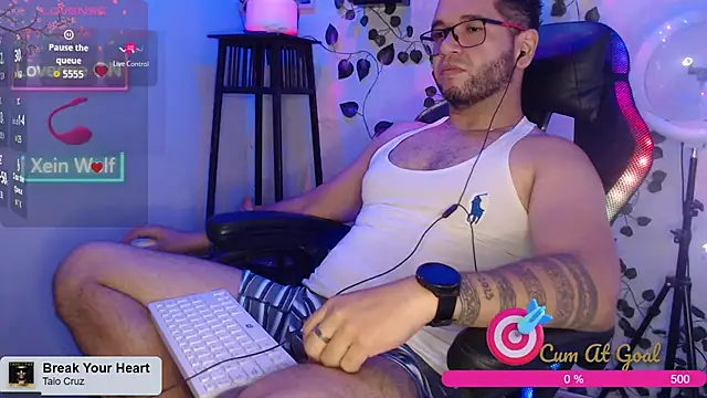 Snapshot of Xein_WoIf chatting on October 26, 2:57 am Xein WoIf online show from October 26, 2:57 am