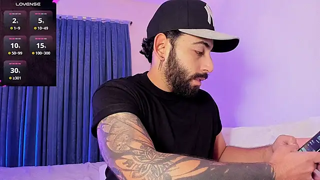 Snapshot of leo_thewolf_ chatting on October 18, 8:25 pm leo thewolf  online show from October 18, 8:25 pm