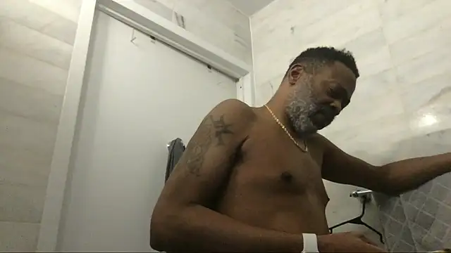 Snapshot of theblacklordmaster chatting on January 9, 1:02 pm theblacklordmaster online show from January 9, 1:02 pm