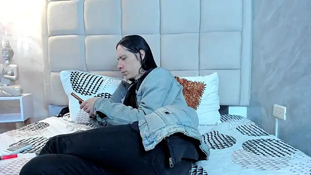 Hecatee 77 online show from February 25, 7:59 pm