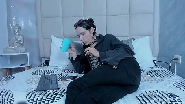 Hecatee 77 online show from January 15, 9:39 pm