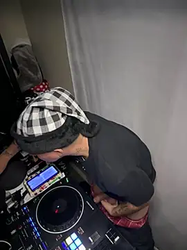 PeterGrandee online show from December 26, 1:51 am