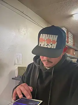 PeterGrandee online show from January 23, 9:39 pm