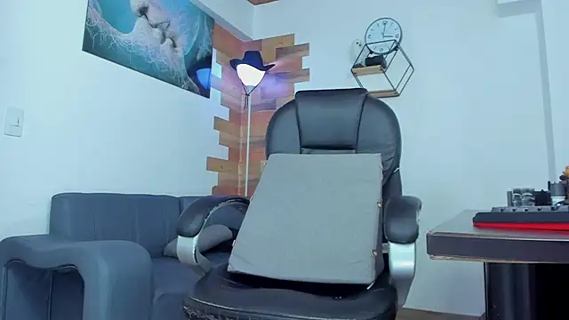 Snapshot of vincen_jose chatting on February 2, 1:02 am vincen jose online show from February 2, 1:02 am