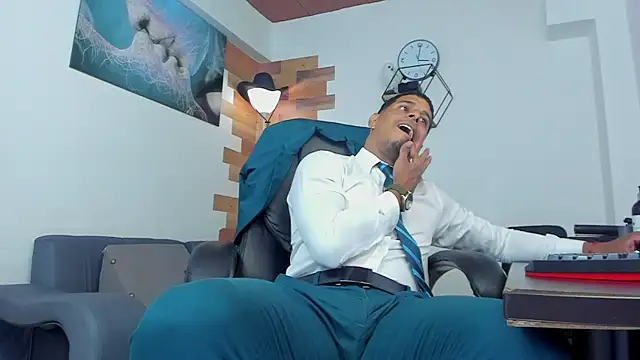 Snapshot of vincen_jose chatting on February 12, 1:52 am vincen jose online show from February 12, 1:52 am