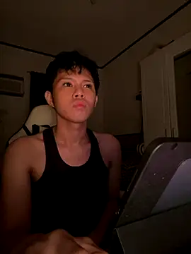 Plaxtique online show from October 2, 7:40 pm