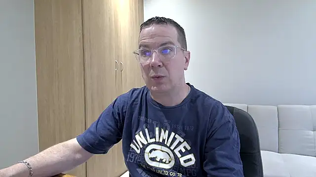 BrettJ81 online show from November 11, 3:06 pm