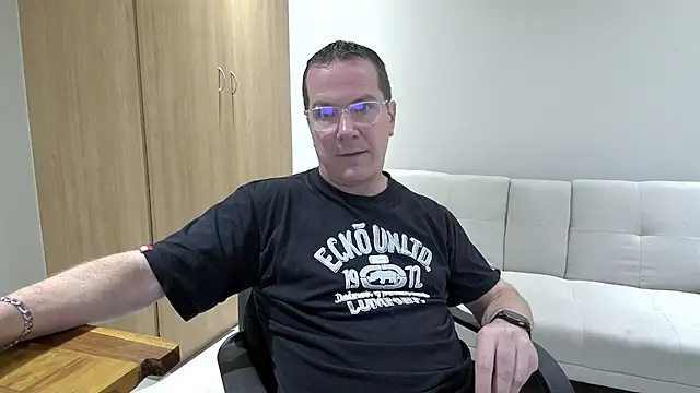 BrettJ81 online show from November 27, 2:43 pm