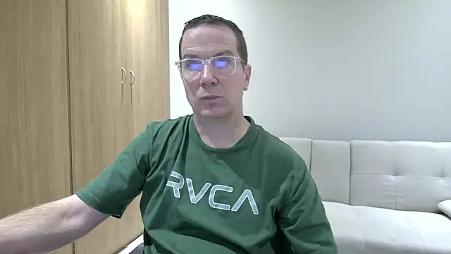 BrettJ81 online show from April 18, 7:07 pm
