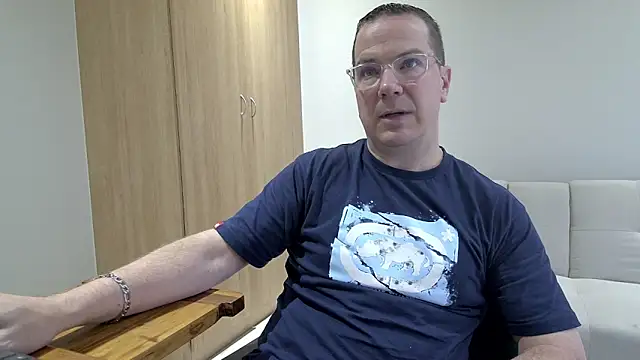 BrettJ81 online show from December 16, 2:02 pm