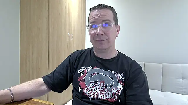 BrettJ81 online show from December 3, 3:18 pm